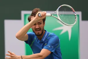 Medvedev phải kịch chiến trong trận thắng Zverev