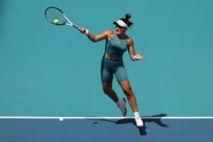 Andreescu đánh bại Raducanu
