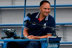 Trọng tài Lahyani điều hành một trận đấu