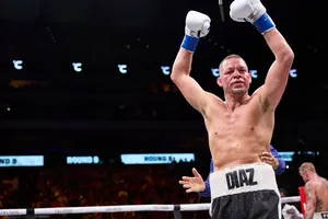 Natt chiếm trọn cảm tình khán giả dù thua trận tan nát