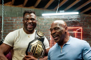 Ngannou và Mike Tyson có quan hệ thân thiết từ thời anh còn đấu ở UFC