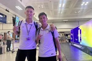 Tuấn Vinh (phải) muốn bảo vệ và khẳng định thương hiệu Đạt Tín. Ảnh: THANH ĐÌNH