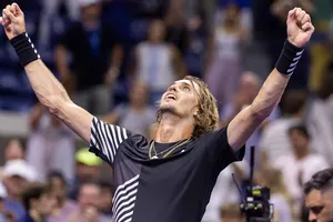 Zverev ăn mừng chiến thắng trước Sinner