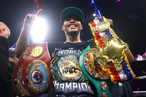 Stevenson từng giữ đai siêu lông của WBO, WBC và the Ring