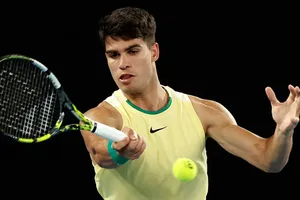 Alcaraz giành trận thắng đầu tiên trong mùa