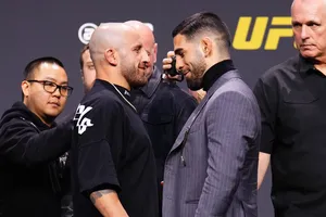 Topuria đối mặt với Volkanovski