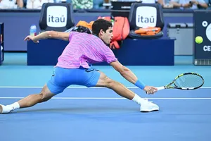 Alcaraz lọt vào tứ kết