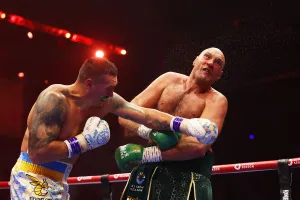 Usyk khiến Fury phải sính vính