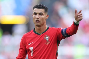 Ronaldo trong trận thắng tuyển Thổ Nhĩ Kỳ