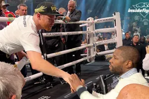 Canelo gặp gỡ Mayweather trong một sự kiện gần đây