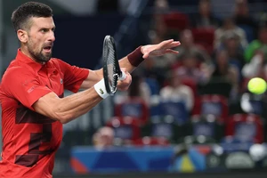 Djokovic lọt vào tứ kết Shanghai Masters lần thứ 10