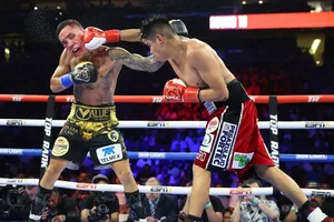 Valdez (trái) khi để thua Navarrete trong trận đấu đầu tiên