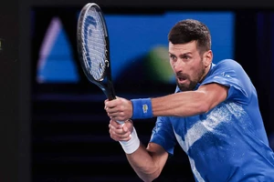 Djokovic giành vé tứ kết