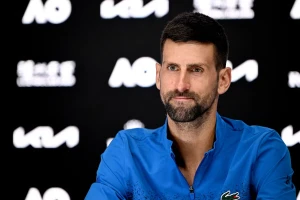 Djokovic trả lời phỏng vấn báo giới