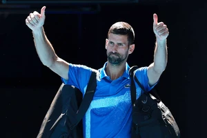 Djokovic buộc phải rời khỏi Australian Open vì chấn thương