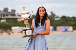 Keys và chiếc cúp vô địch Australian Open 2025