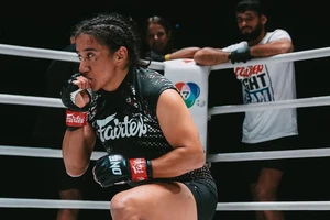 Anita trên sàn đài MMA