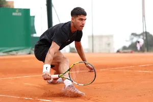 Alcaraz trên mặt sân đất nện ở Monte Carlo