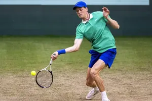 Sinner sớm bị loại ở Halle