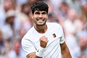 Alcaraz thắng ngược dòng