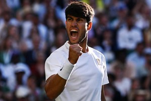 Alcaraz thẳng tiến bán kết