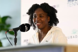 Venus trong buổi họp báo ở Washington