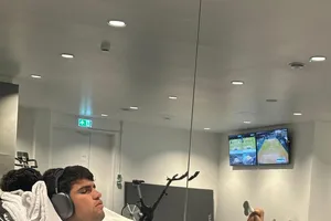 Alcaraz nghỉ ngơi trước một trận đấu ở Wimbledon