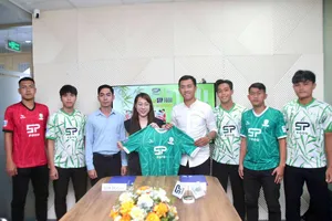 Đại diện STP Food và Bamboo FC tại Lễ ký kết tài trợ và hợp tác