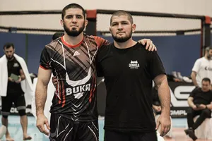 Makhachev sát cánh cùng Khabib ở trại rèn luyện chuẩn bị cho UFC 322