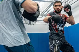 Makhachev ráo riết chuẩn bị