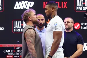 Jake quá nhỏ bé so với AJ