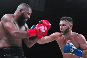 Mikaelian (phải) đánh bại Jack