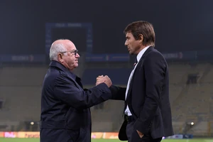 Antonio Conte sẽ phải nhớ ơn Chủ tịch FIGC Carlo Tavecchio, bởi Azzurri là bệ phóng đưa ông đến Chelsea. Ảnh: Getty Images.