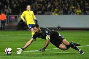 Gigi Buffon có thể rút lại tuyên bố giải nghệ để cùng Italia đến World Cup 2018. Ảnh: Getty Images