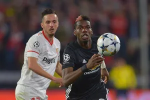 Jose Mourinho úp mở rằng Paul Pogba có thể đá với Sevilla. 