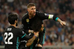 Thủ quân Sergio Ramos ăn mừng bàn thắng của Marcelo (Real Madrid)
