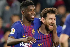 Ousmane Dembele (trái) sẽ trưởng thành bên cạnh Leo Messi