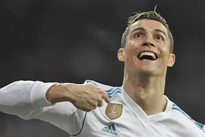 Ronaldo đang yêu sách đòi tăng lương.