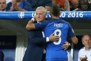 Didier Deschamps đóng cửa với Dimitri Payet