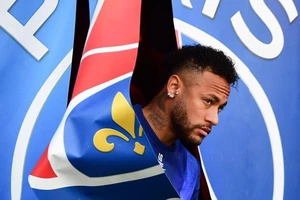 Neymar tính chuyện gia hạn hợp đồng với PSG