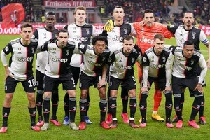 Cầu thủ Juventus không nhận lương 4 tháng