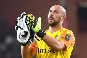 Hụt hơi trong 25 phút, cựu thủ thành Liverpool Pepe Reina tưởng mình mất mạng vì Covid-19