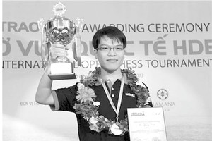 黎光廉曾獲得2013年 “市住房開發銀行盃”國際象棋公開賽冠軍。