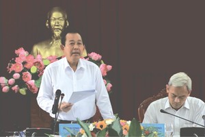 政府副總理張和平在會上發言。