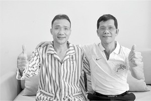 梁先生（右）與弟弟。