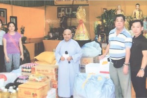 熱心華人赴檳椥窮鄉行善