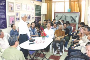 文藝工作者參觀華人歷史遺跡