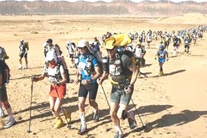 高溫下在撒哈拉沙漠跑６天