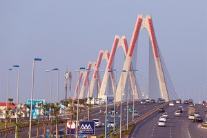 河內日新大橋由日本國際協力機構的政府開發援助（ODA）貸款提供建設資金，被視為越日友誼大橋。