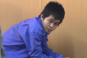 李明日被告在被延緩的複審法庭上。